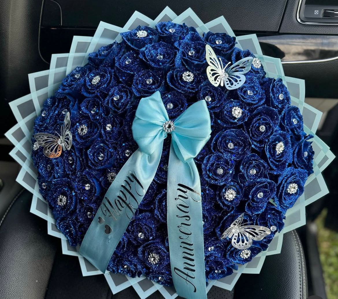 Blue glitter bouquet 💐